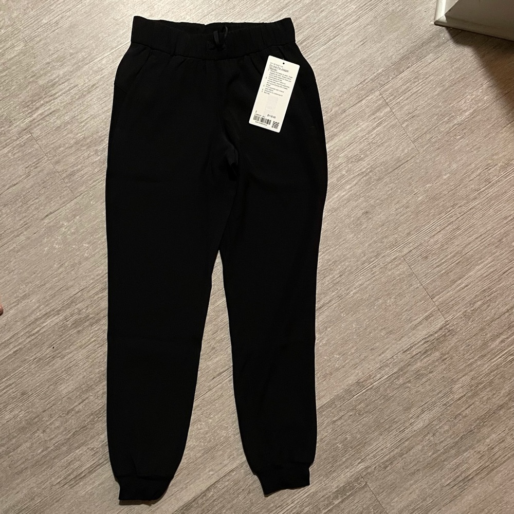 Lululemon On the Fly Jogger 28" 
Woven - Picture 3 of 13